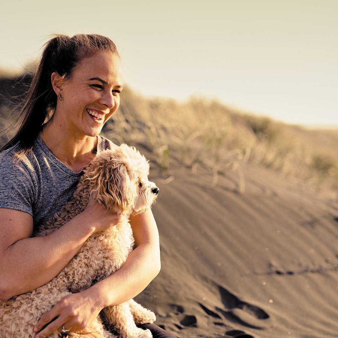 lisa carrington and her dog Colin with dunes background